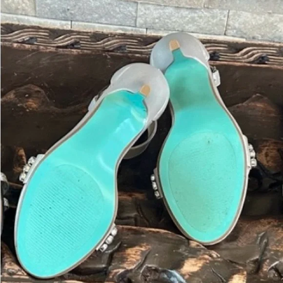 Elegant crystal beaded Women's Heels - Picture 2 of 3